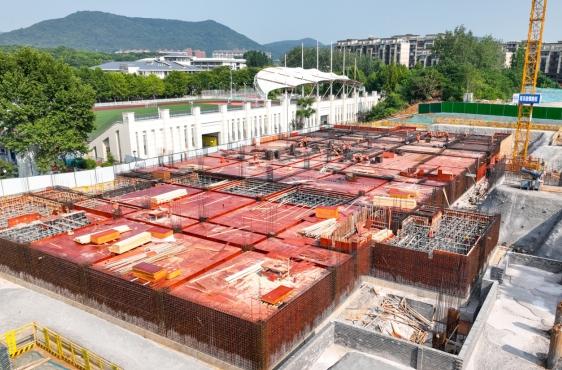 南京審計大學(xué)學(xué)生宿舍項目首棟宿舍樓封頂