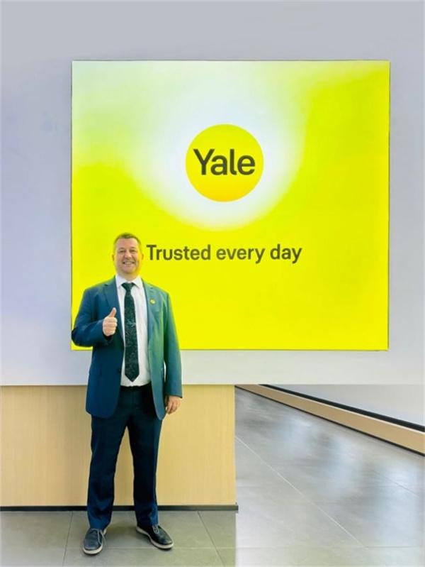 創(chuàng  )新引領(lǐng)，積極奉獻｜Martin Poxton先生榮獲“2024智能鎖行業(yè)態(tài)度人物獎”